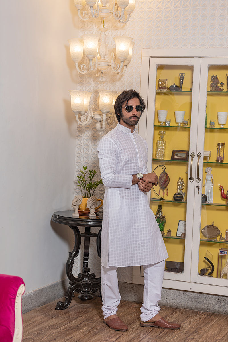 Self Checkered Design Kurta with Neck and Collar Embroidery