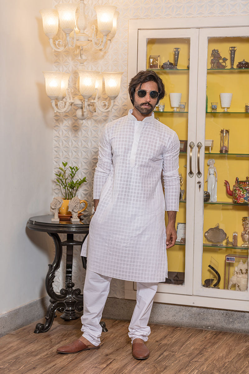 Self Checkered Design Kurta with Neck and Collar Embroidery